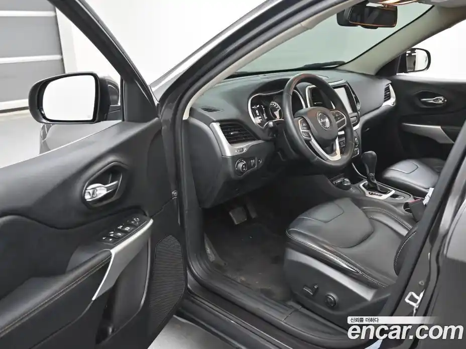 Jeep Cherokee 2017 2.2 гидро в Москве № 1198771, фото 11