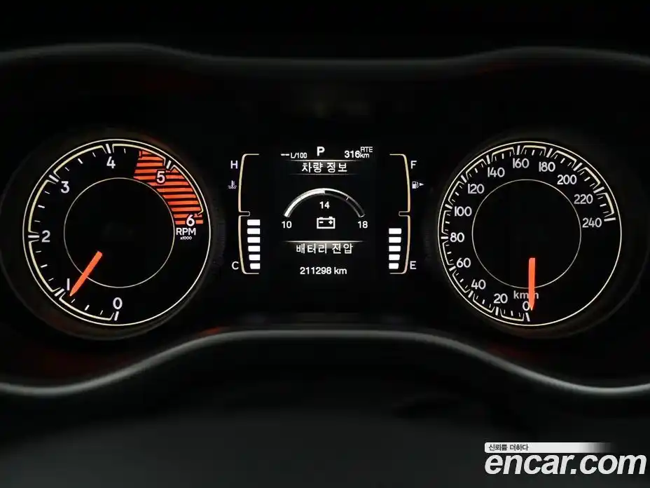 Jeep Cherokee 2017 2.2 гидро в Москве № 1198771, фото 8