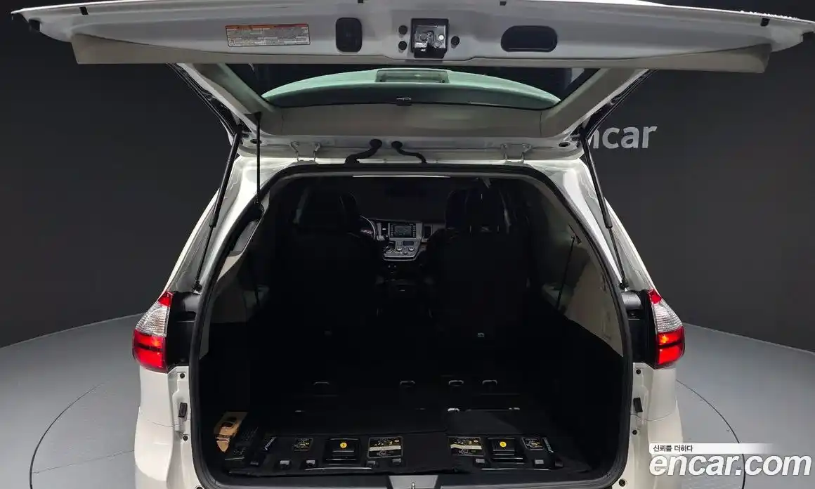 Toyota Sienna 2018 3.5 гидро в Москве № 1198861, фото 20