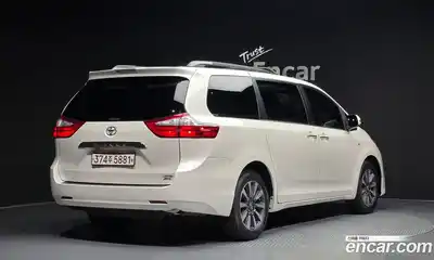 Toyota Sienna 2018 3.5 гидро в Москве № 1198861, миниатюра 2