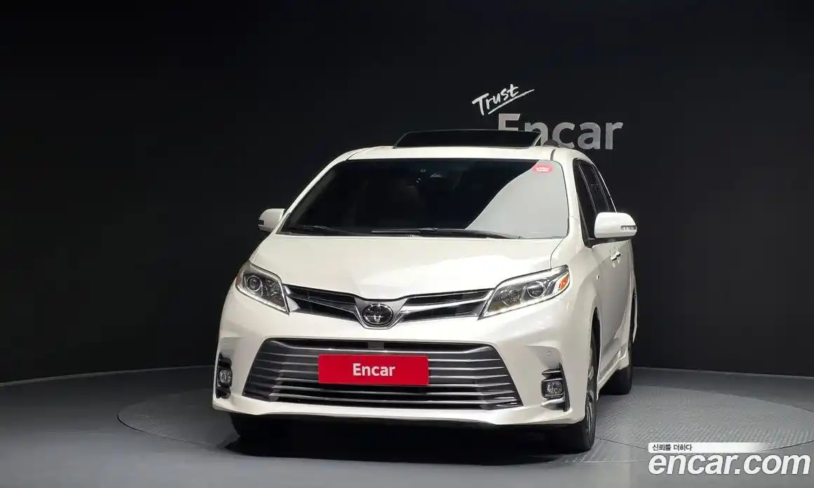 Toyota Sienna 2018 3.5 гидро в Москве № 1198861, фото 3