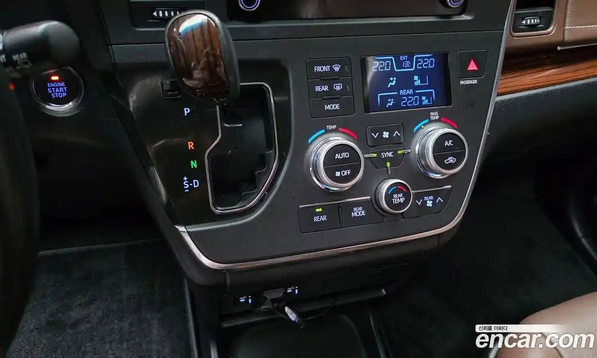 Toyota Sienna 2018 3.5 гидро в Москве № 1198861, фото 9