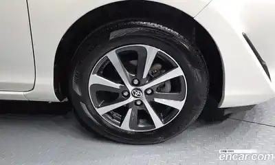 Toyota Prius 2019 1.5 гидро в Москве № 1198866, миниатюра 5