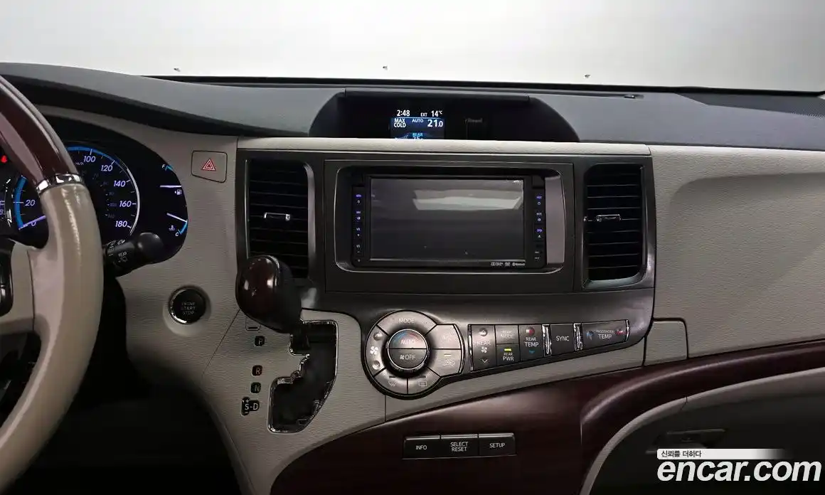 Toyota Sienna 2014 3.5 гидро в Москве № 1198885, фото 14