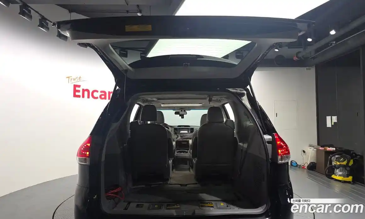 Toyota Sienna 2014 3.5 гидро в Москве № 1198885, фото 20