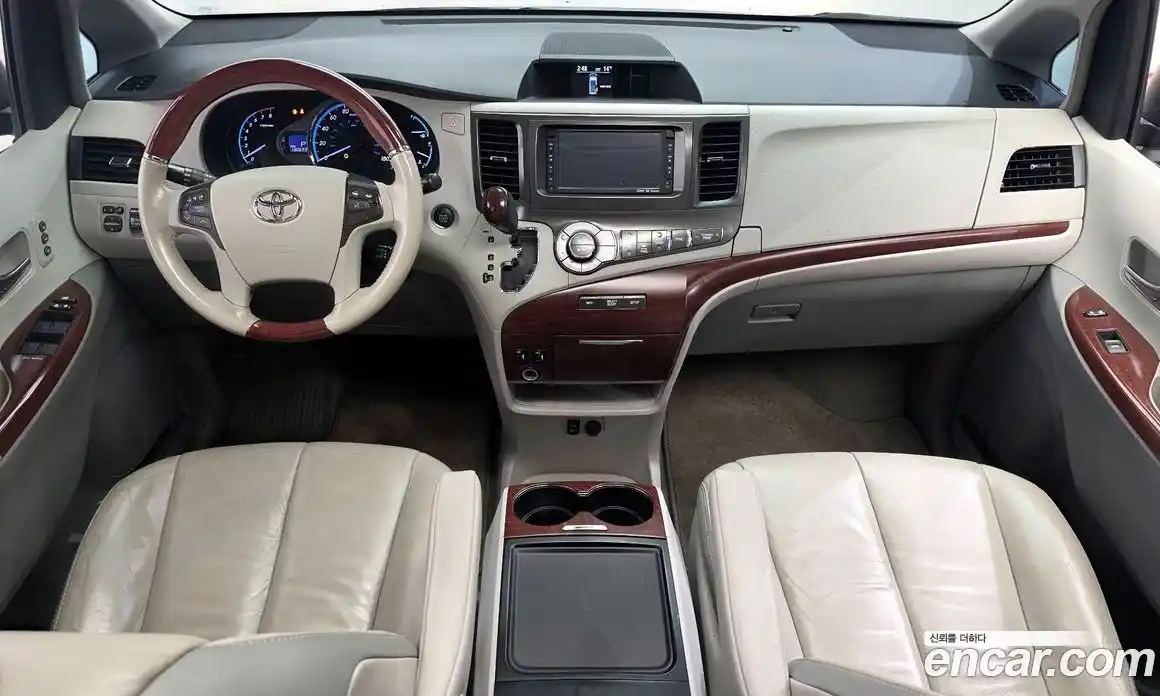 Toyota Sienna 2014 3.5 гидро в Москве № 1198885, фото 7
