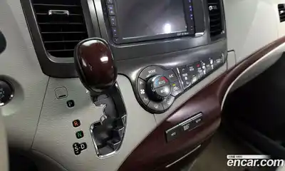 Toyota Sienna 2014 3.5 гидро в Москве № 1198885, миниатюра 9
