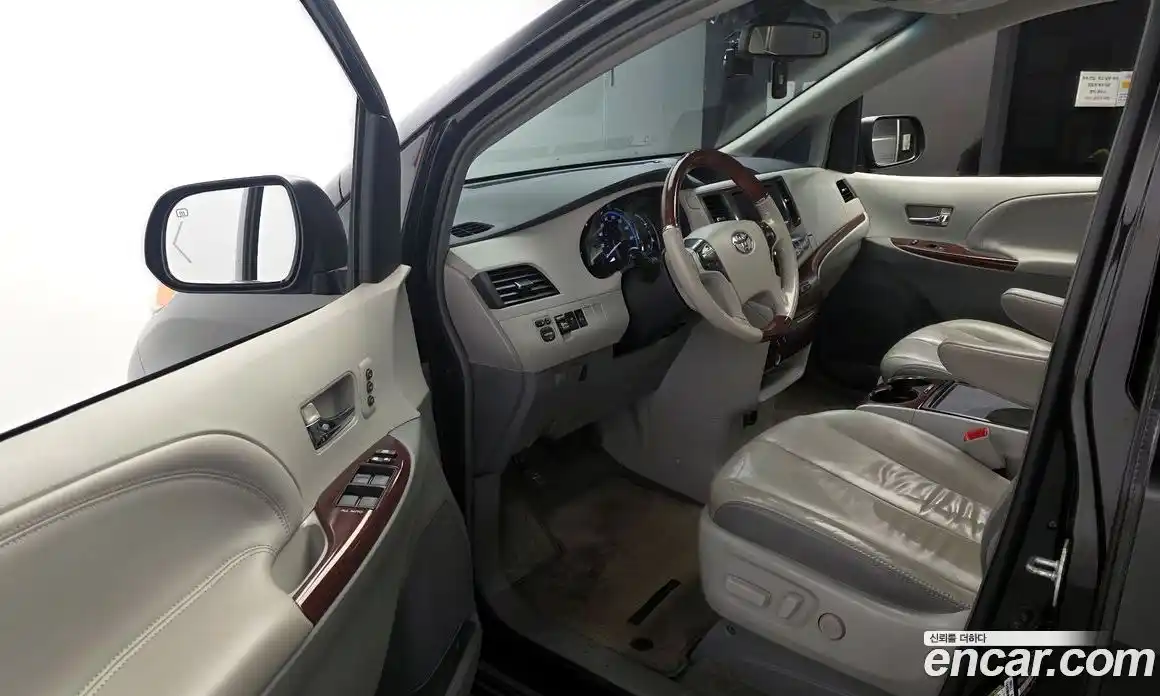 Toyota Sienna 2014 3.5 гидро в Москве № 1198885, фото 10