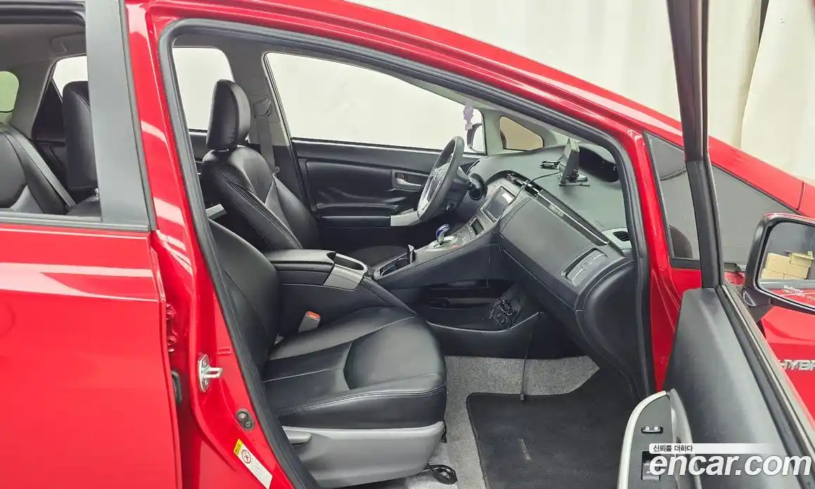 Toyota Prius 2014 1.8 гидро в Москве № 1198892, фото 11