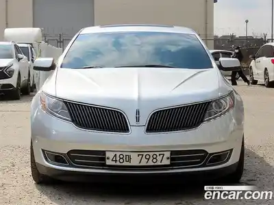 Lincoln MKS, 2015