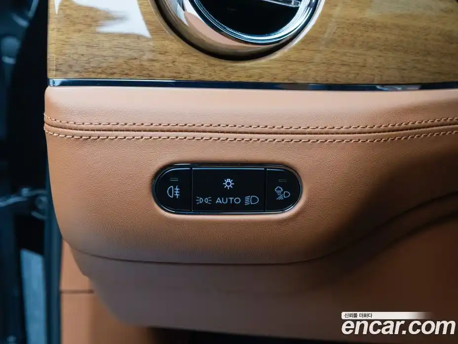 Bentley Bentayga 2025 4.0 гидро в Москве № 1200408, фото 14