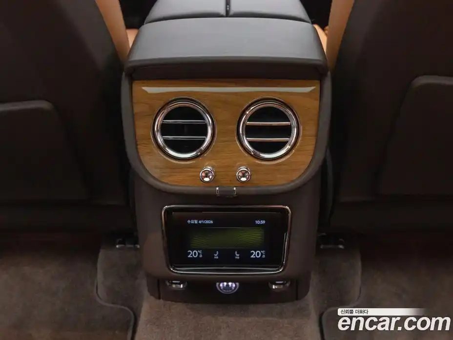 Bentley Bentayga 2025 4.0 гидро в Москве № 1200408, фото 19