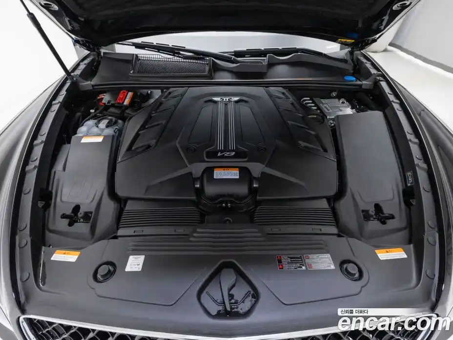 Bentley Bentayga 2025 4.0 гидро в Москве № 1200408, фото 8