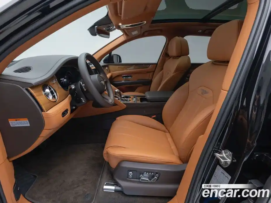 Bentley Bentayga 2025 4.0 гидро в Москве № 1200408, фото 10