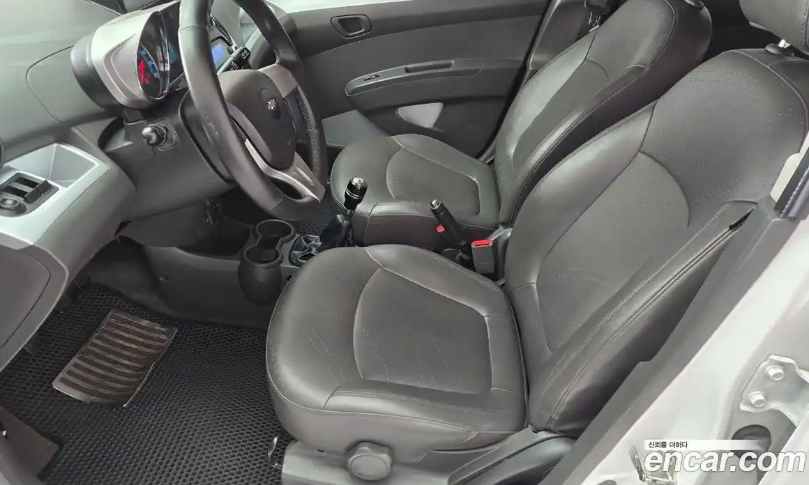 Chevrolet Spark 2014 1.0 Механическая в Москве № 1190594, фото 19