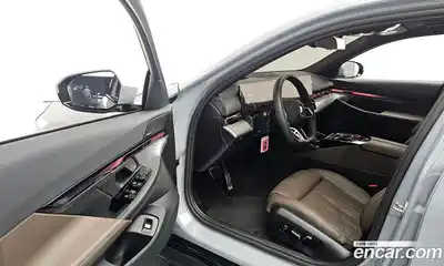 BMW 5-Series 2025 2.0 гидро в Москве № 1192139, миниатюра 10
