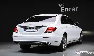 Mercedes-Benz E-Class 2018 2.0 Автомат в Москве № 1194784, миниатюра 2