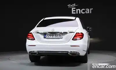 Mercedes-Benz E-Class 2018 2.0 Автомат в Москве № 1194784, миниатюра 4