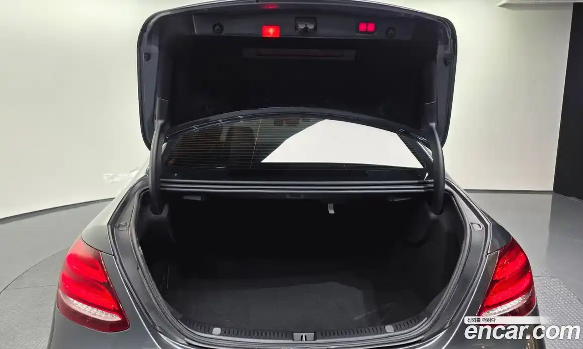 Mercedes-Benz E-Class 2018 2.0 Автомат в Москве № 1194846, фото 19