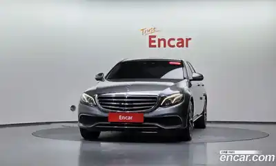 Mercedes-Benz E-Class 2018 2.0 Автомат в Москве № 1194846, миниатюра 2