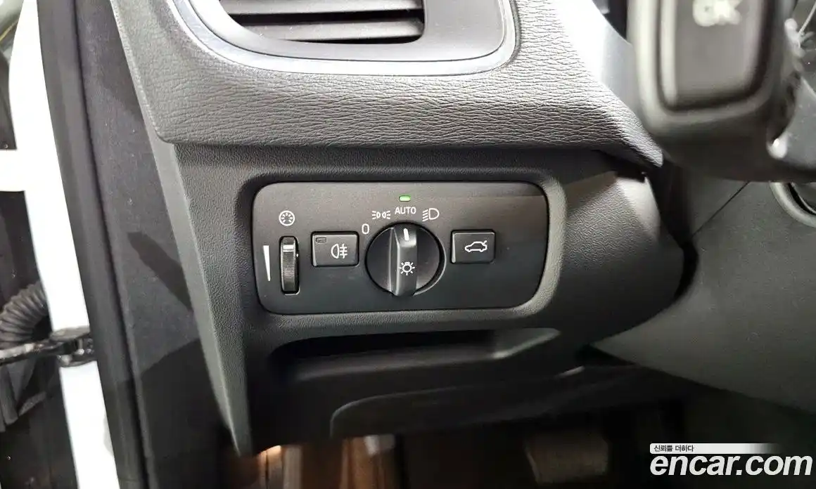 Volvo V40 2017 2.0 гидро в Москве № 1195855, фото 17