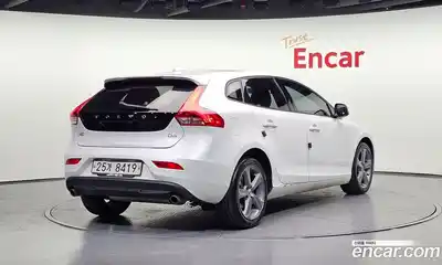 Volvo V40 2017 2.0 гидро в Москве № 1195855, миниатюра 2