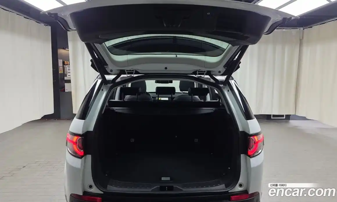Land Rover Discovery Sport 2017 2.0 гидро в Москве № 1196619, фото 20