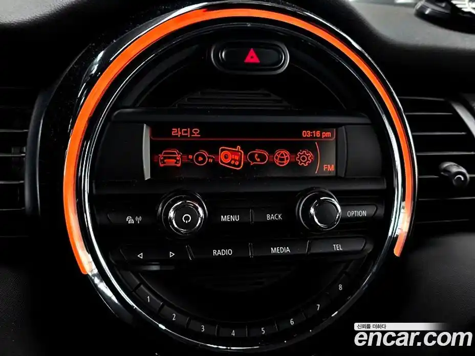 Mini Cooper 2015 1.5 гидро в Москве № 1197240, фото 8