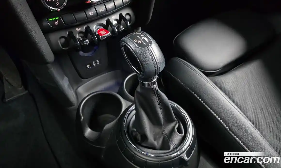 Mini Cooper 2015 1.5 гидро в Москве № 1197250, фото 9