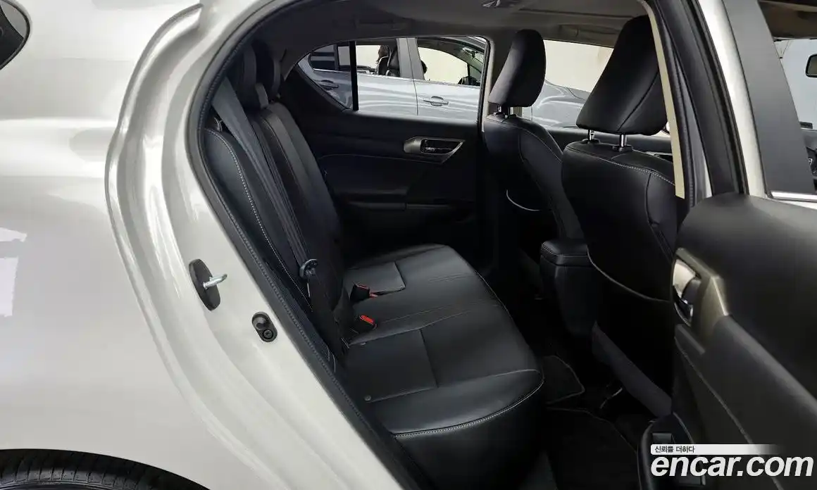 Lexus CT200h 2017 1.8 гидро в Москве № 1197640, фото 12