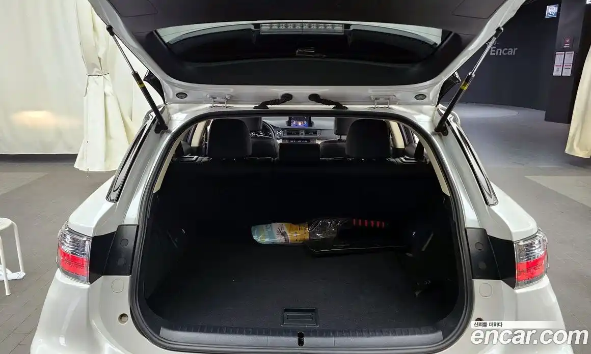 Lexus CT200h 2017 1.8 гидро в Москве № 1197640, фото 20