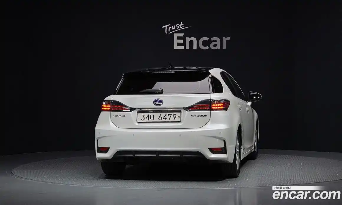Lexus CT200h 2017 1.8 гидро в Москве № 1197640, фото 4