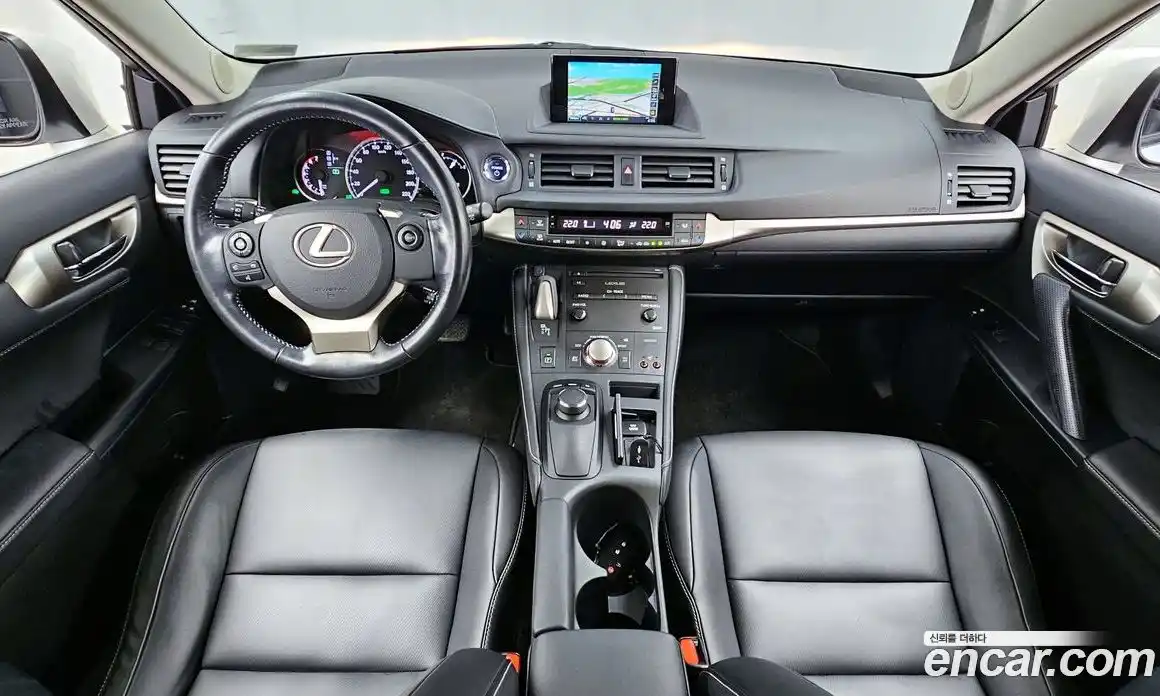 Lexus CT200h 2017 1.8 гидро в Москве № 1197640, фото 7