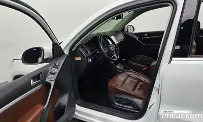 Volkswagen Tiguan 2014 2.0 гидро в Москве № 1197977, миниатюра 11