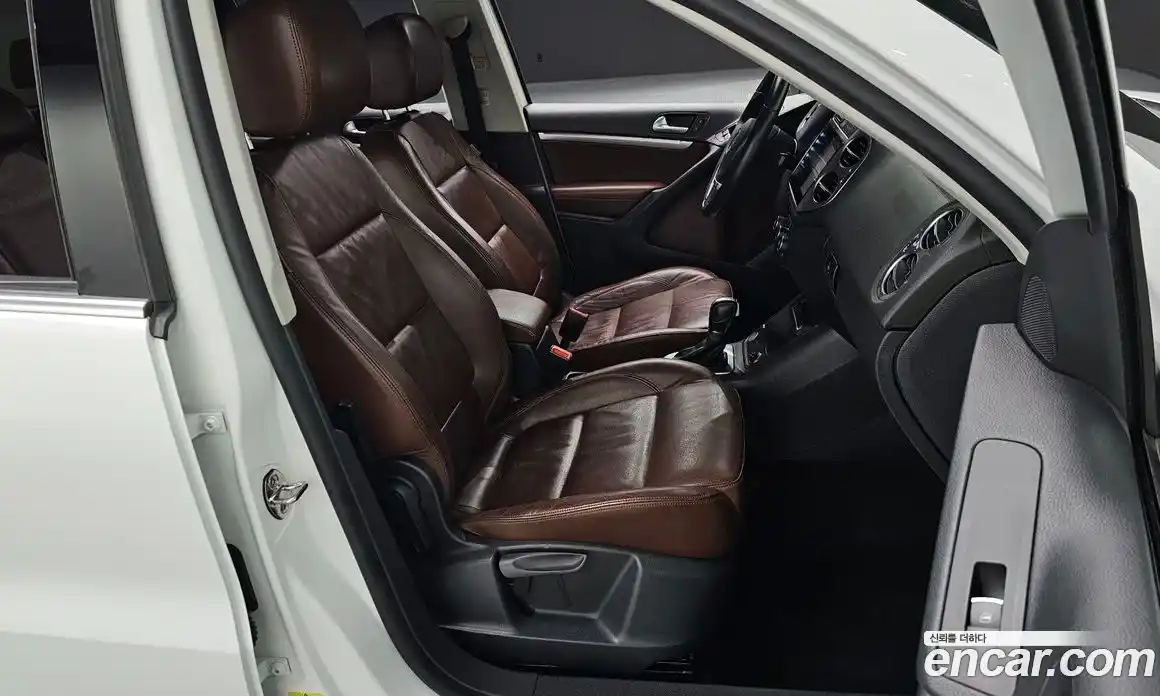Volkswagen Tiguan 2014 2.0 гидро в Москве № 1197977, фото 10