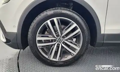 Volkswagen Tiguan 2022 2.0 гидро в Москве № 1198148, миниатюра 5