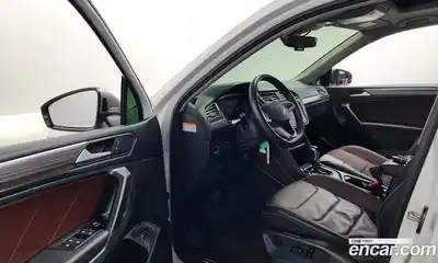 Volkswagen Tiguan 2022 2.0 гидро в Москве № 1198148, миниатюра 10
