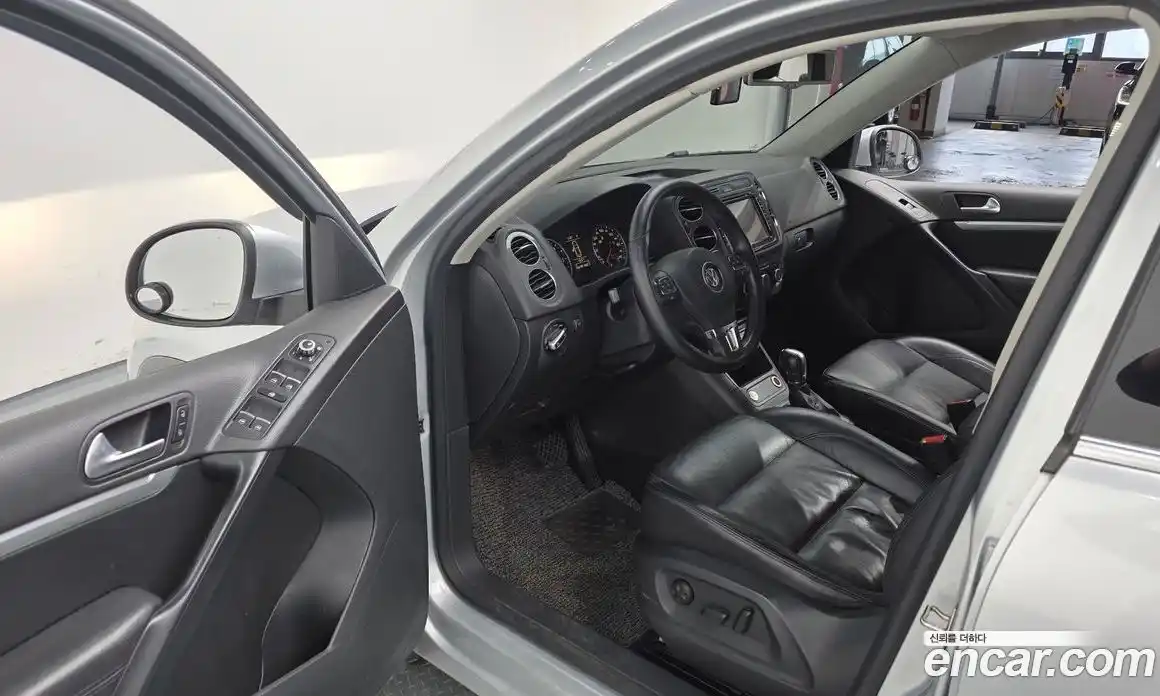 Volkswagen Tiguan 2013 2.0 гидро в Москве № 1198266, фото 11