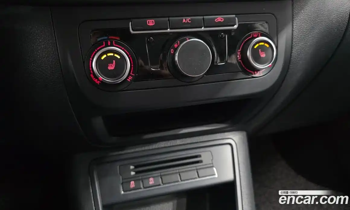 Volkswagen Tiguan 2013 2.0 гидро в Москве № 1198266, фото 16