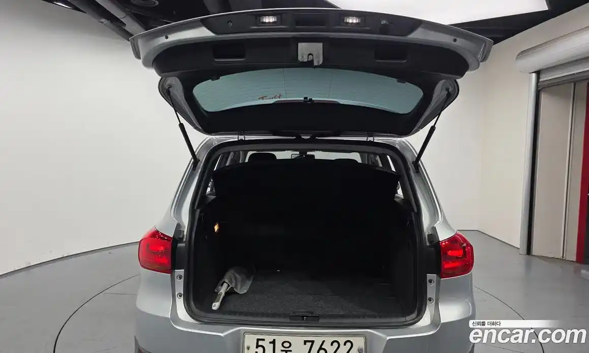Volkswagen Tiguan 2013 2.0 гидро в Москве № 1198266, фото 20
