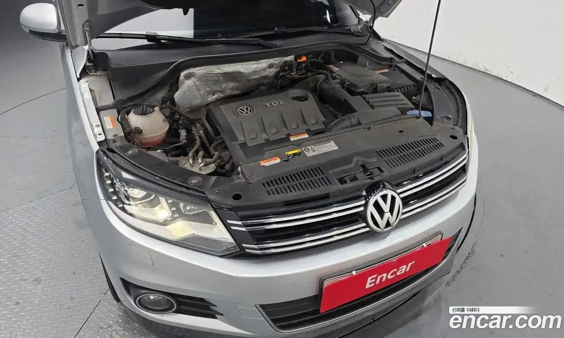 Volkswagen Tiguan 2013 2.0 гидро в Москве № 1198266, фото 6