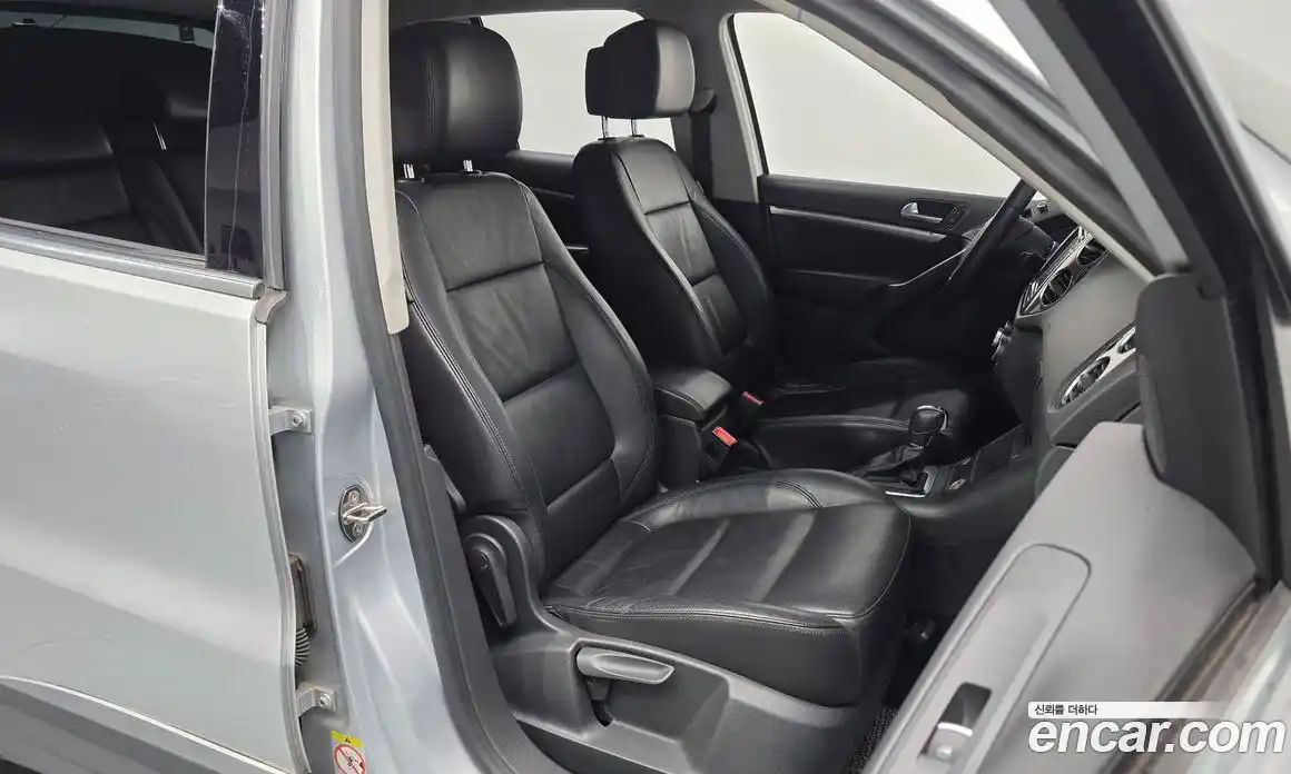 Volkswagen Tiguan 2013 2.0 гидро в Москве № 1198266, фото 10