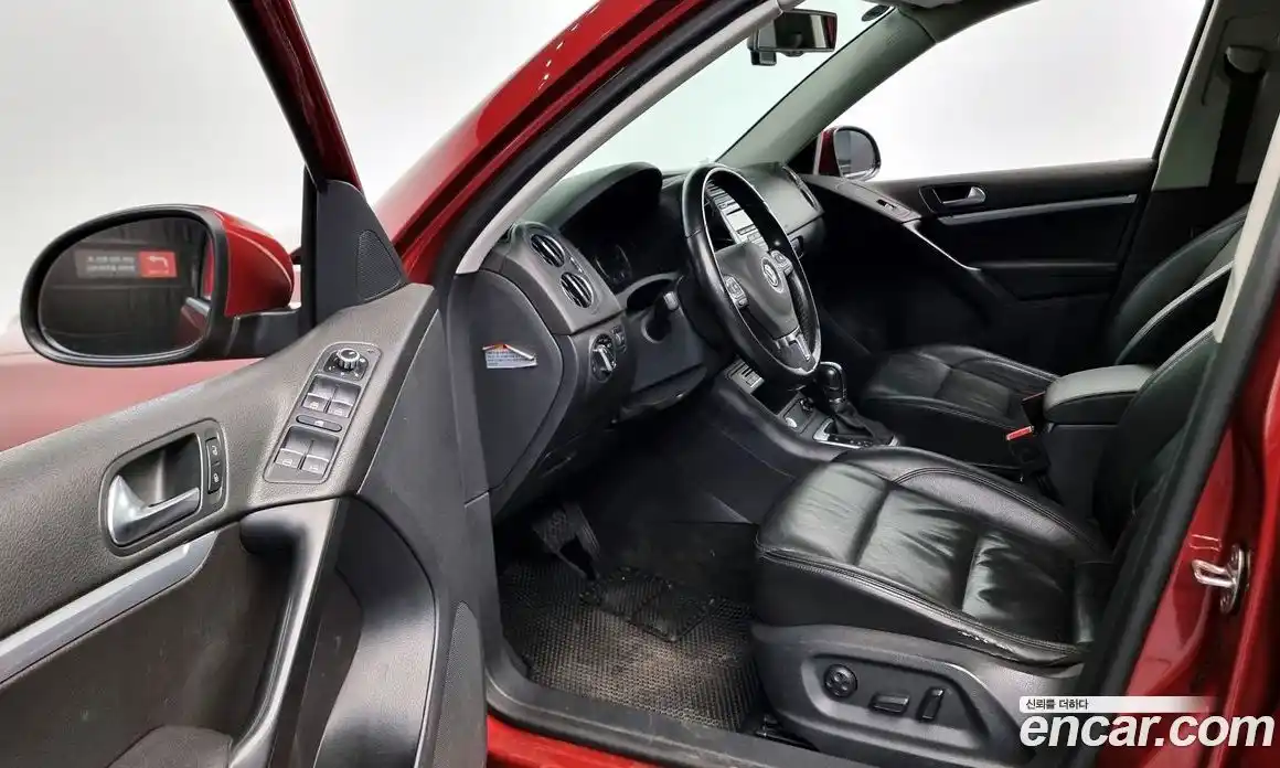 Volkswagen Tiguan 2015 2.0 гидро в Москве № 1198327, фото 11