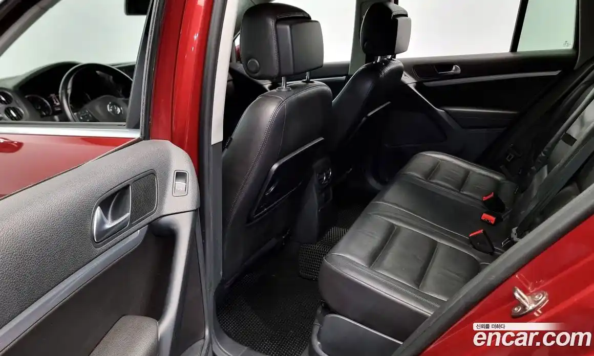 Volkswagen Tiguan 2015 2.0 гидро в Москве № 1198327, фото 12