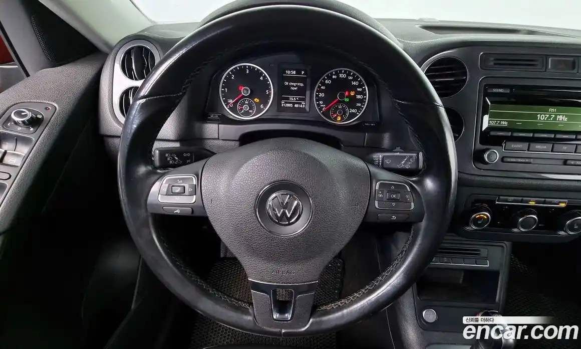 Volkswagen Tiguan 2015 2.0 гидро в Москве № 1198327, фото 13