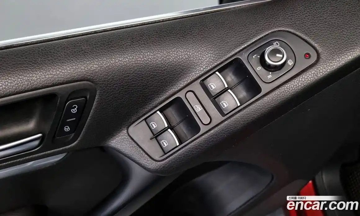 Volkswagen Tiguan 2015 2.0 гидро в Москве № 1198327, фото 15