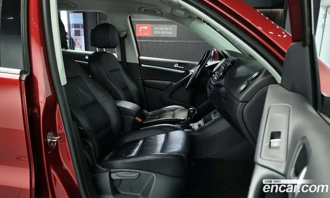 Volkswagen Tiguan 2015 2.0 гидро в Москве № 1198327, фото 10