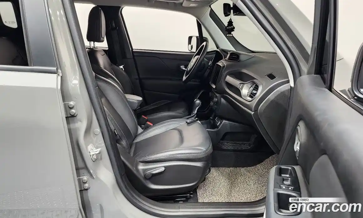 Jeep Renegade 2019 2.4 гидро в Москве № 1198557, фото 11