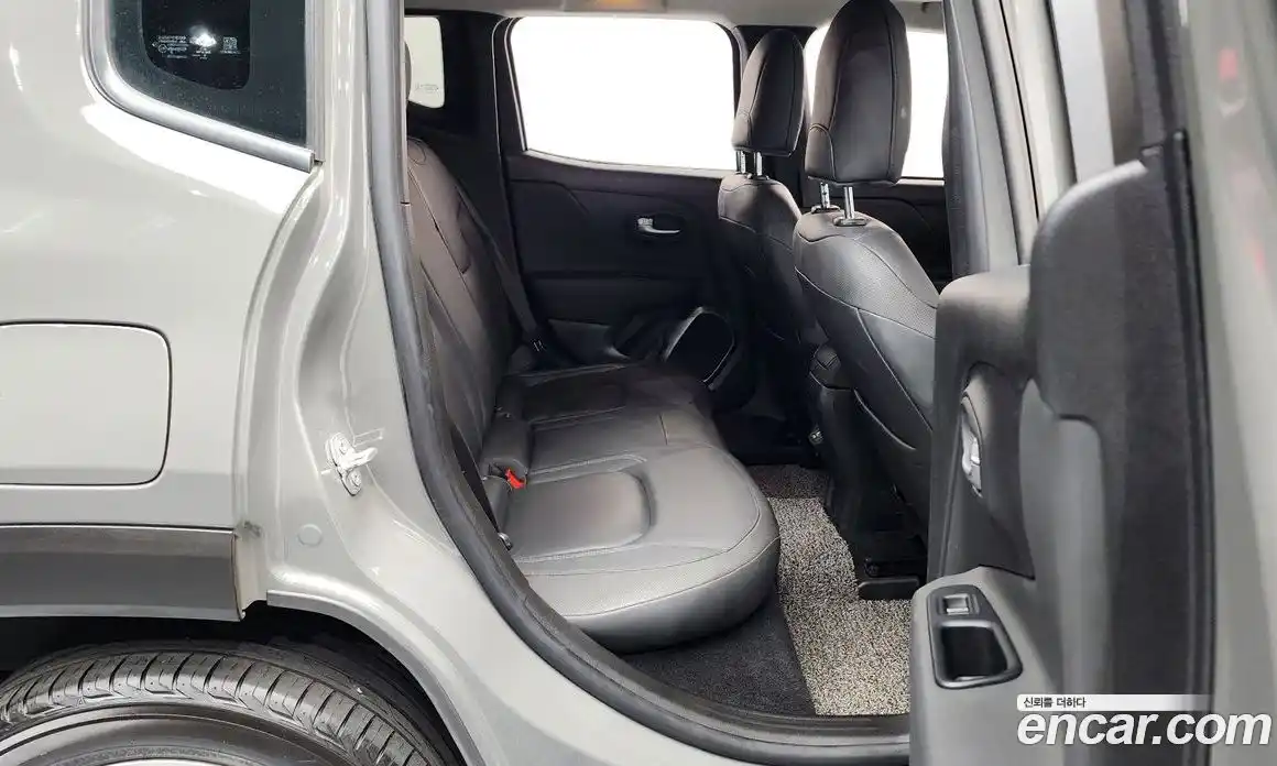 Jeep Renegade 2019 2.4 гидро в Москве № 1198557, фото 12