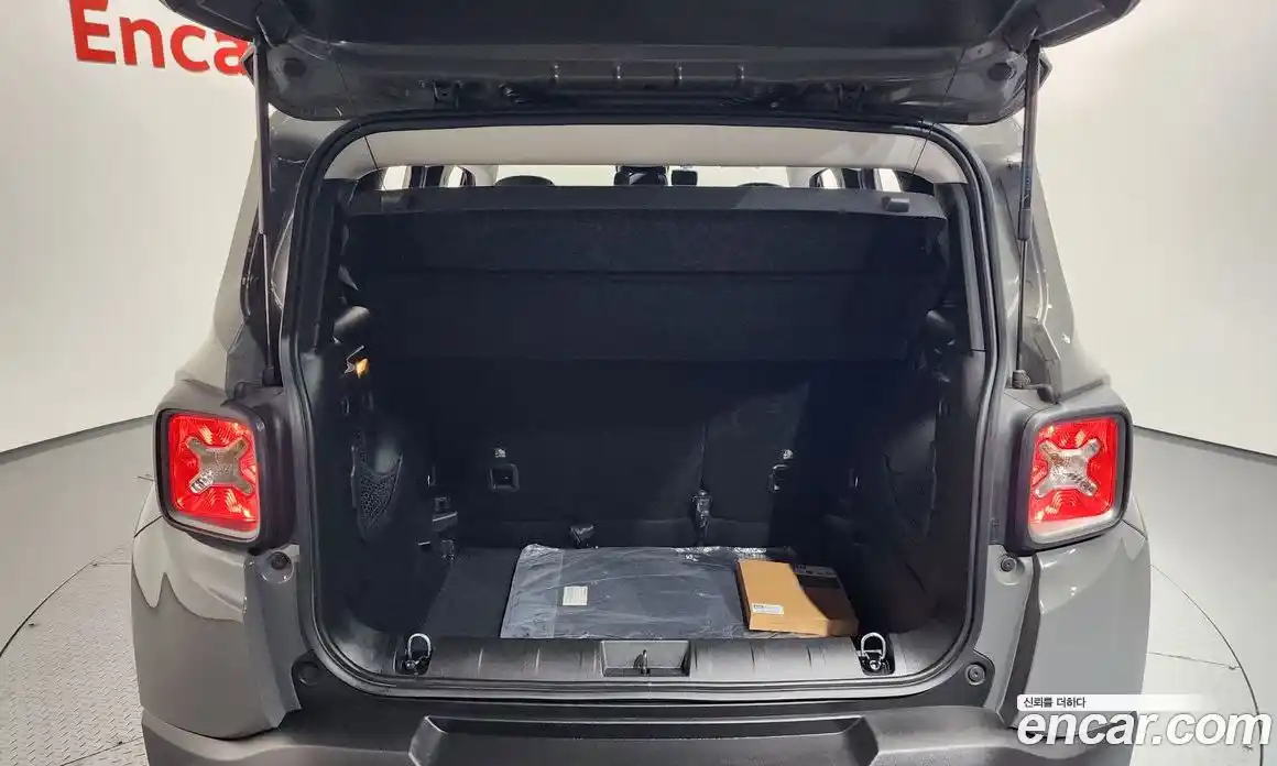 Jeep Renegade 2019 2.4 гидро в Москве № 1198557, фото 20